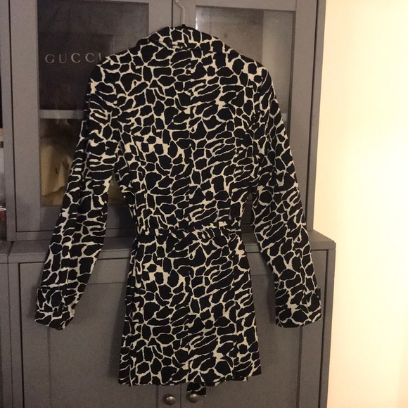 Black & White Trench - Picture 4 of 4